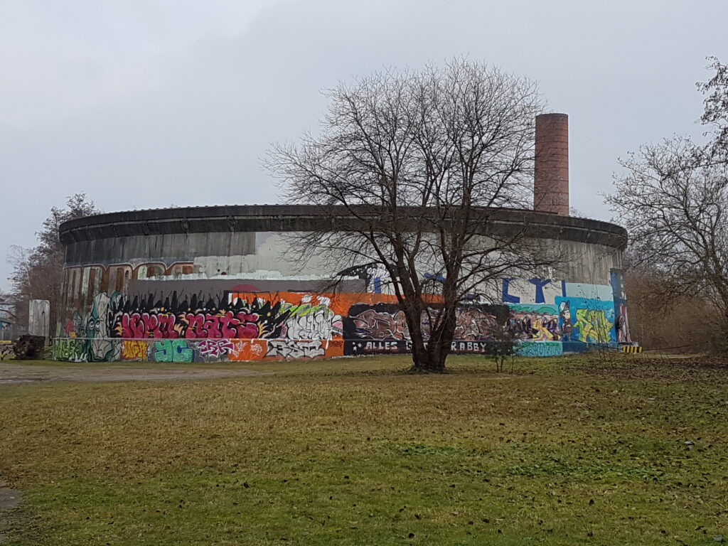 Ringförmiges Gebäude