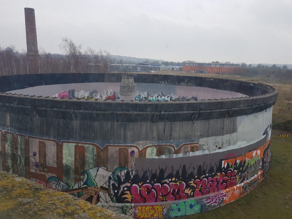 Ringförmiges Gebäude von hinten