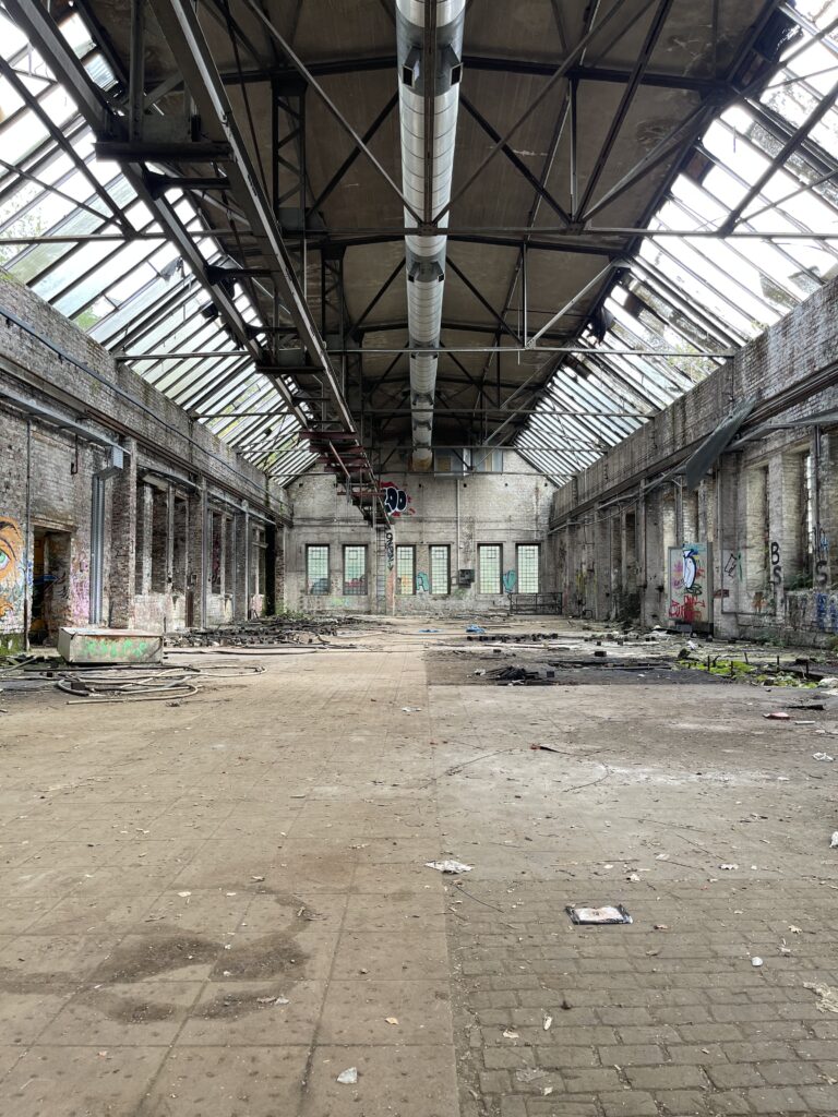 Werkshallen der verlassenen Fabrik