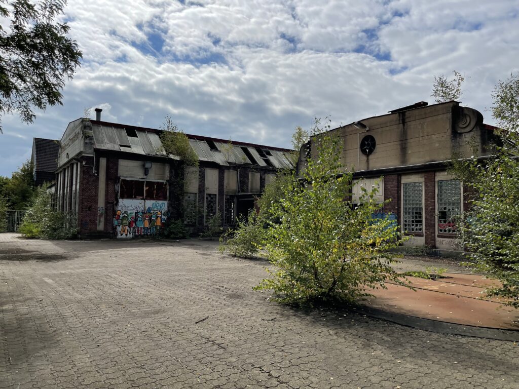 Innenhof der verlassenen Fabrik