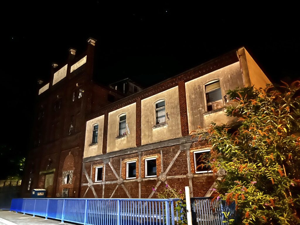 Funcke & Hueck Fabrik bei Nacht