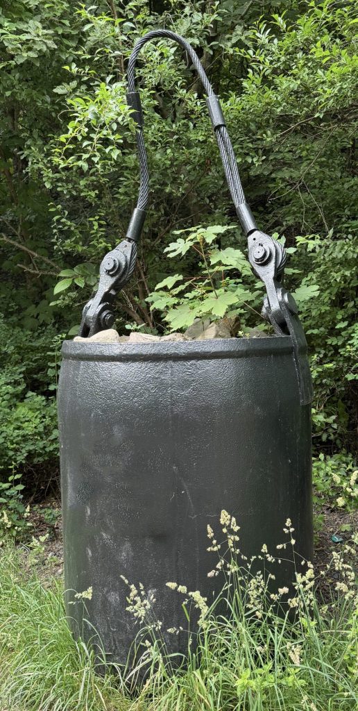 Alter Teufkübel, wie er in zahlreichen Zechen und auch der Zeche Niederberg genutzt wurde