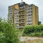 Ein verlassenes Hochhaus, das als Horror-Hochhaus und Lost Place bekannt wurde