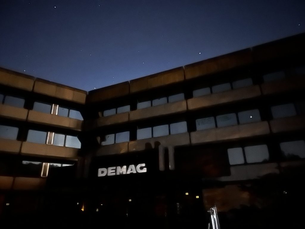 Haupteingang der verlassenen Kran Firma DEMAG
