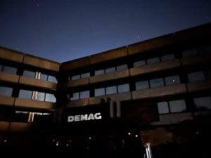 Haupteingang der verlassenen Kran Firma DEMAG