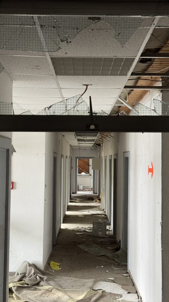 Kaputte Fensterscheiben im Lost Place