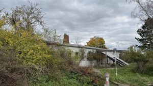 Das verlassene Monitoring-Haus des Radiosenders RFE/RL